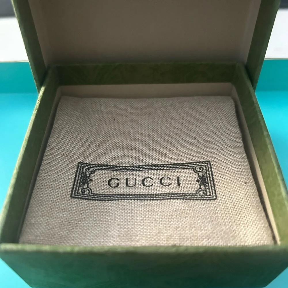 Gucci Resin & Enamel Crest Pendant Necklace - full inclusion - Picture 6 of 6